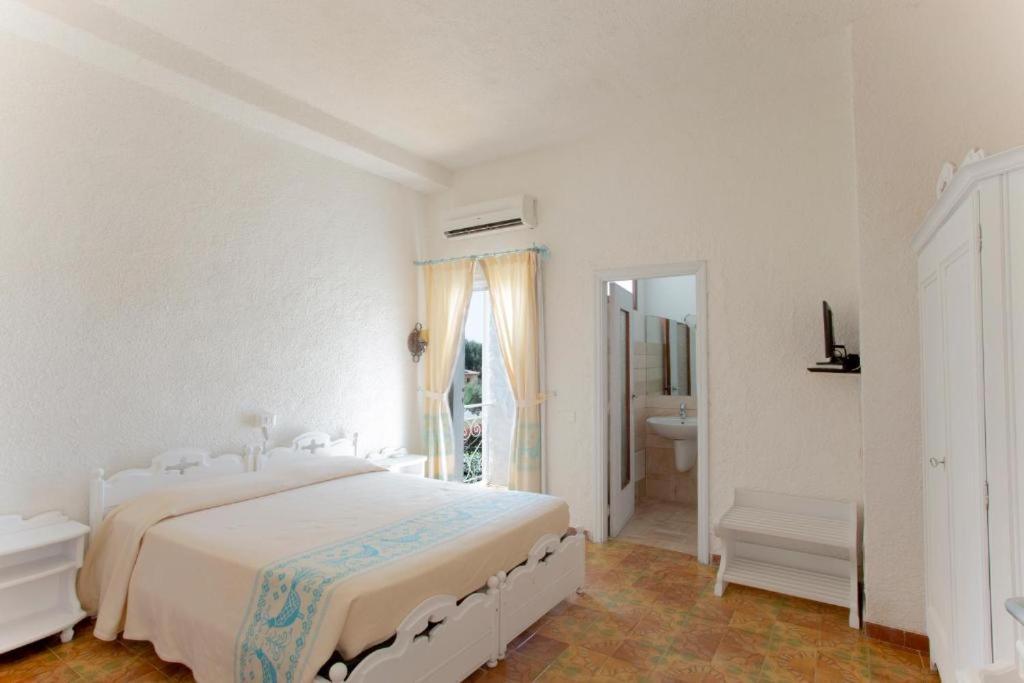 Hotel Al Faro Spiaggia La Cinta Santeodoro San Teodoro  Exterior foto